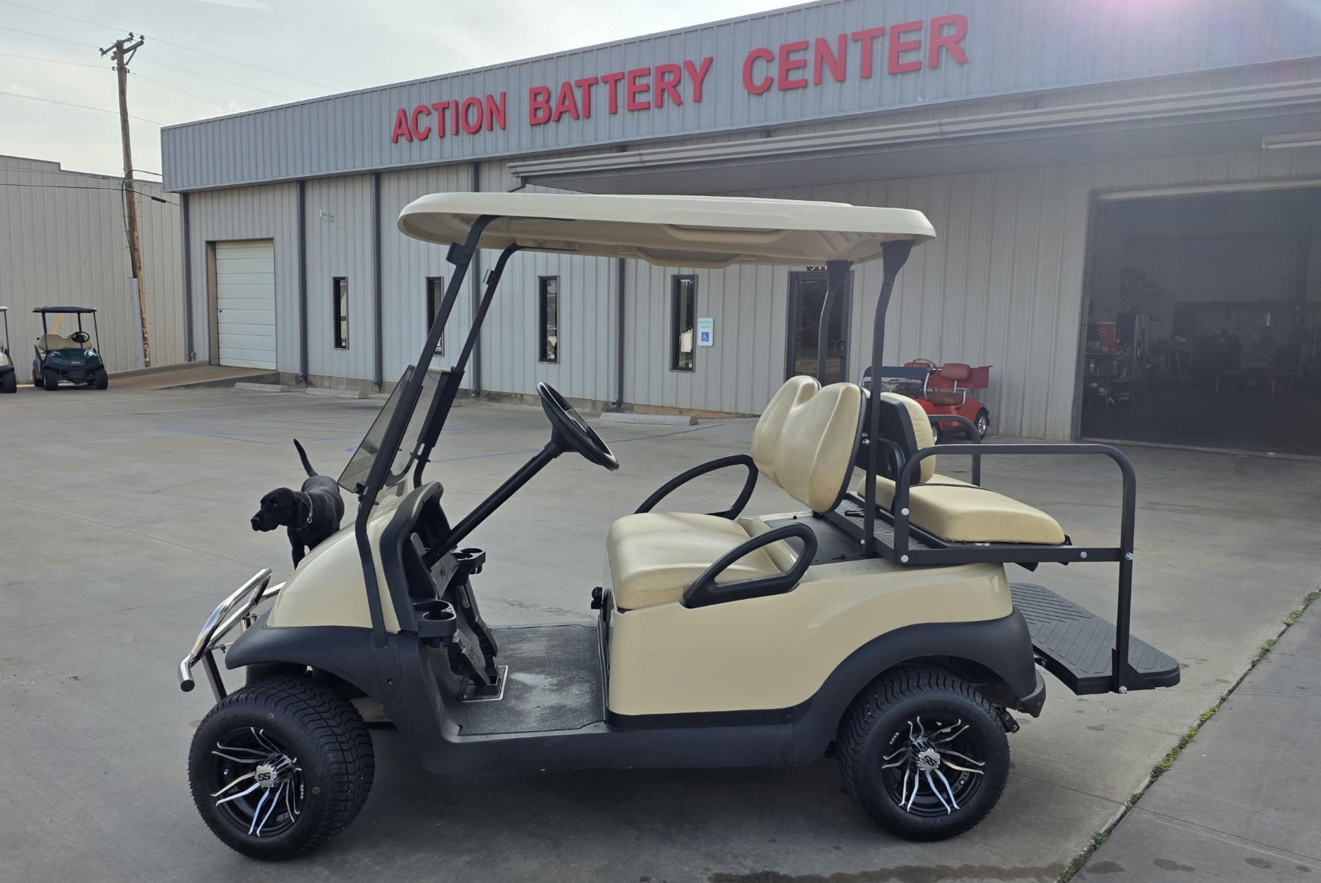 2019 Beige Gas Precedent 4-Passenger